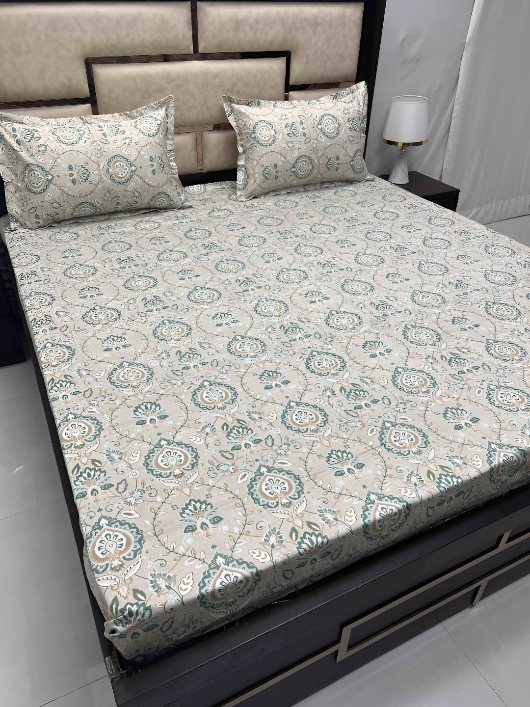 Pure Decor Green & White Ethnic Motifs 300 TC Cotton King Bedsheet with 2 Pillow Covers
Pure Decor Green & White Ethnic Motifs 300 TC Cotton King Bedsheet with 2 Pillow Covers