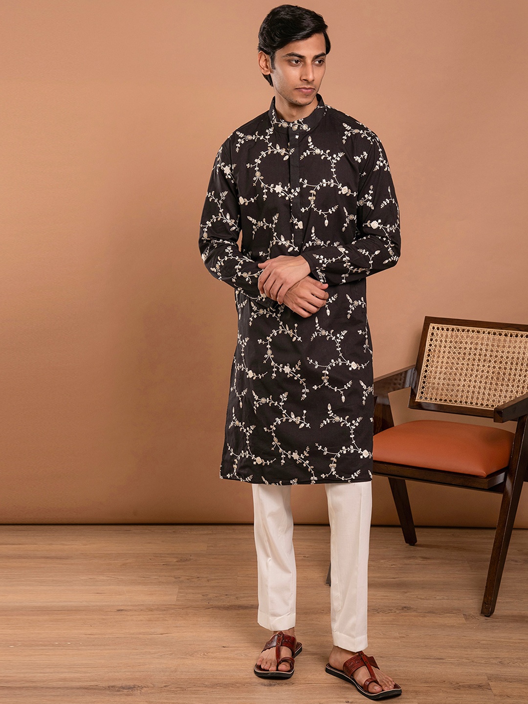 Aaheli Floral Embroidered Mandarin Collar Pure Cotton Straight Kurta with Pyjamas, Black
Aaheli Floral Embroidered Mandarin Collar Pure Cotton Straight Kurta with Pyjamas, Black