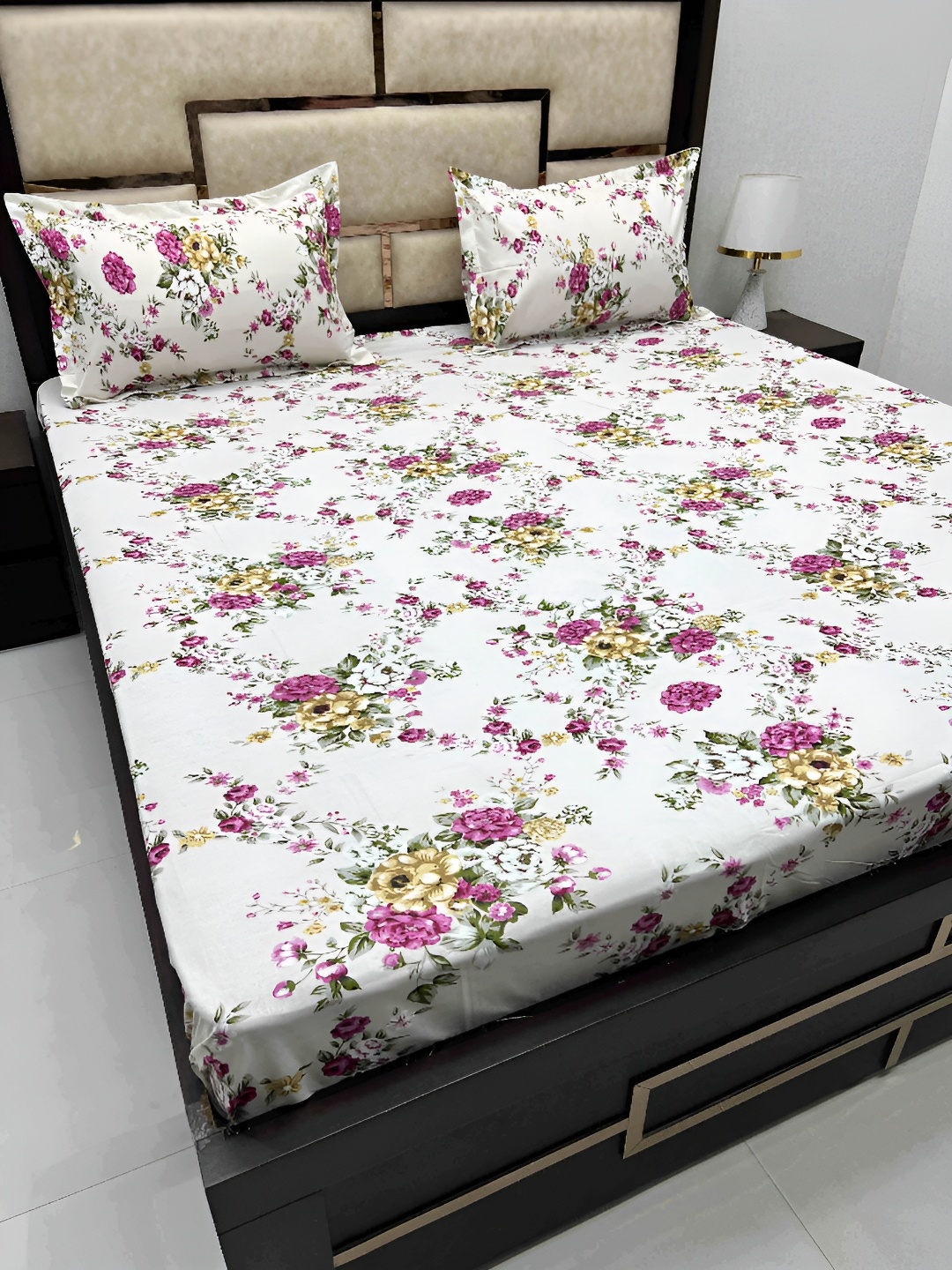 Pure Decor White & Red Floral 350 TC Cotton King Bedsheet with 2 Pillow Covers
Pure Decor White & Red Floral 350 TC Cotton King Bedsheet with 2 Pillow Covers