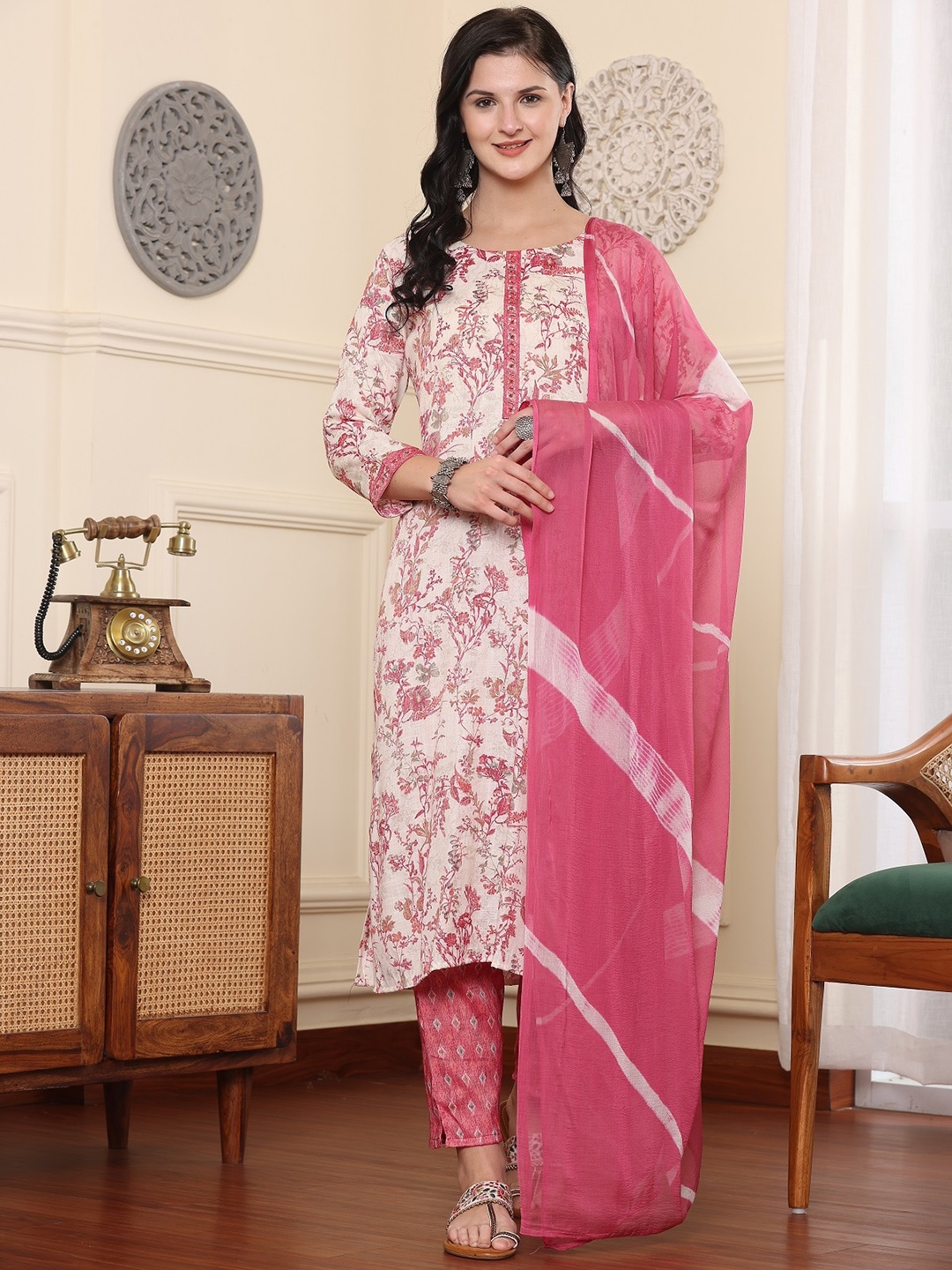 BAESD Floral Printed Sequinned Pure Silk Regular Straight Kurta With Pyjamas & Dupatta, Pink
BAESD Floral Printed Sequinned Pure Silk Regular Straight Kurta With Pyjamas & Dupatta, Pink