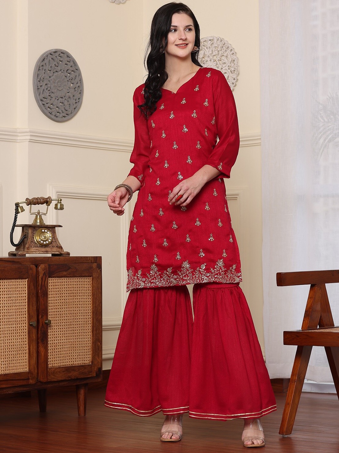 BAESD V Neck Floral Embroidered Regular Pure Silk Kurta with Sharara & With Dupatta, Red
BAESD V Neck Floral Embroidered Regular Pure Silk Kurta with Sharara & With Dupatta, Red