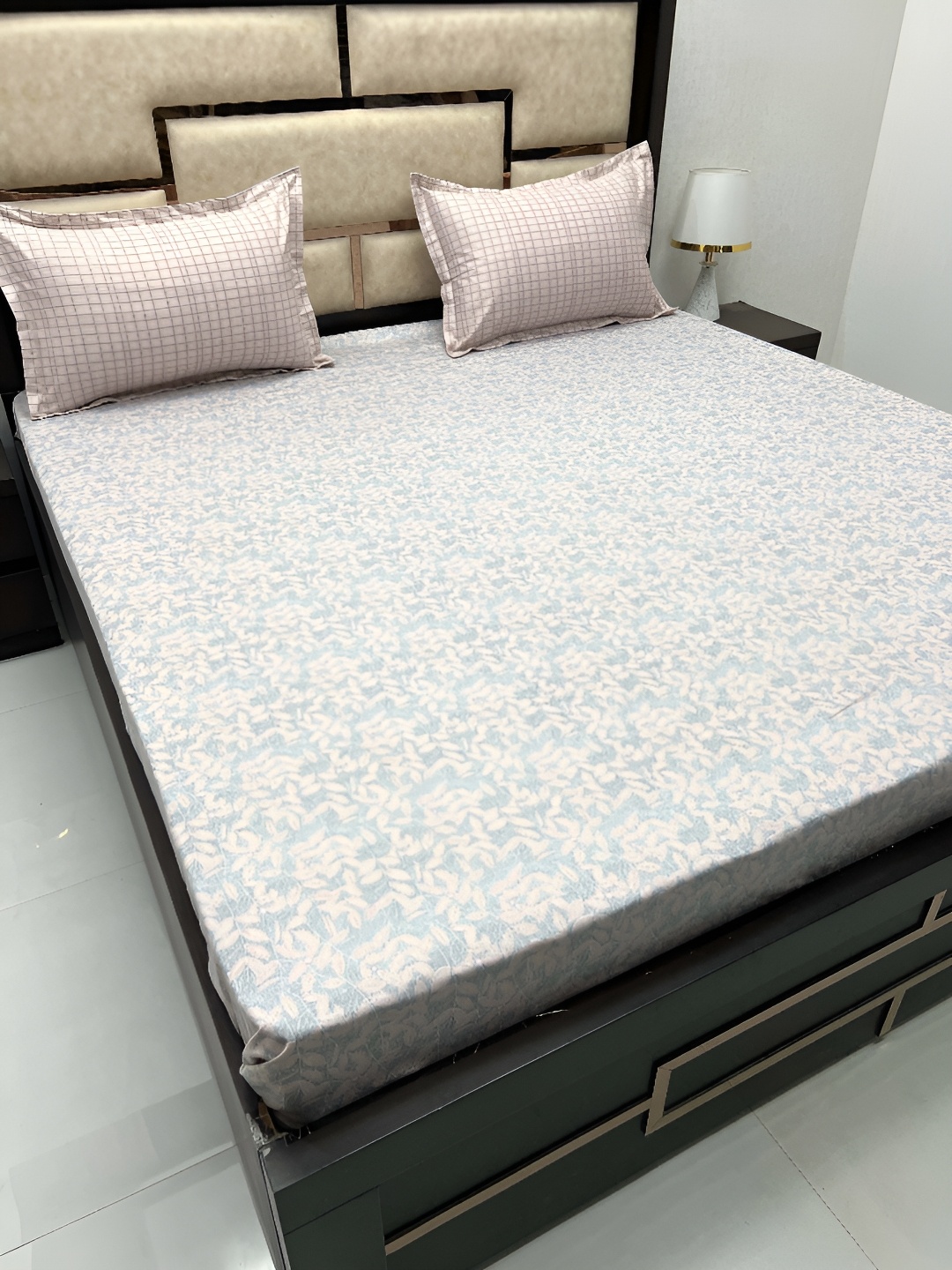 Pure Decor Grey & Pink Floral Printed 380 TC Pure Cotton King Bedsheet & 2 Pillow Covers
Pure Decor Grey & Pink Floral Printed 380 TC Pure Cotton King Bedsheet & 2 Pillow Covers