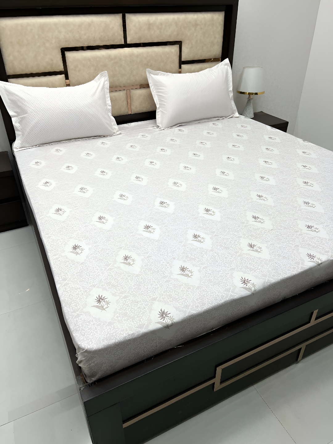 Pure Decor Cotton King Size Double Bedsheet With 2 Pillow Covers 2.74m X 2.74m, Grey
Pure Decor Cotton King Size Double Bedsheet With 2 Pillow Covers 2.74m X 2.74m, Grey