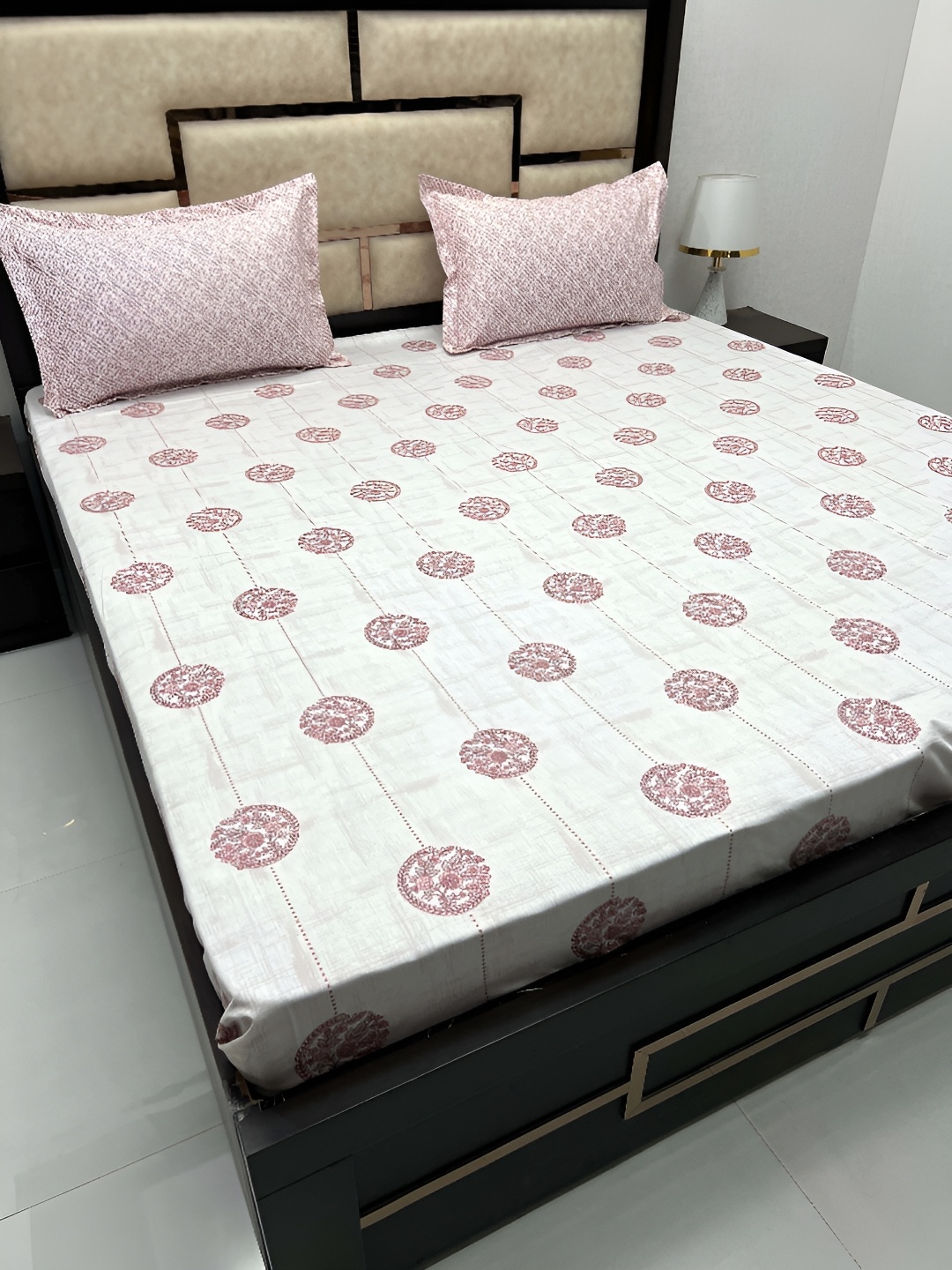 Pure Decor White Floral Printed 380 TC Pure Cotton King Bedsheet & 2 Pillow Covers, Peach
Pure Decor White Floral Printed 380 TC Pure Cotton King Bedsheet & 2 Pillow Covers, Peach