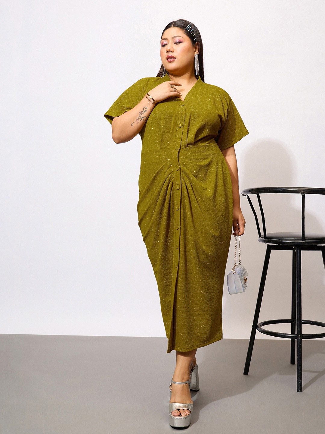SASSAFRAS Curve Plus Size Embellished V-Neck Extended Sleeves A-Line Midi Dress, Olive
SASSAFRAS Curve Plus Size Embellished V-Neck Extended Sleeves A-Line Midi Dress, Olive
