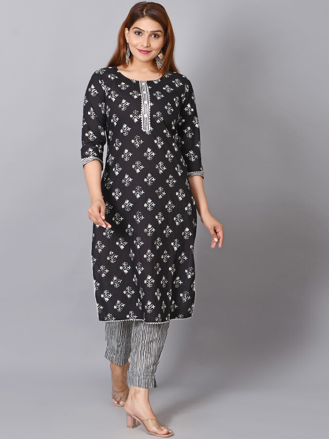 BAESD Round Neck Floral Printed Regular Gotta Patti Pure Cotton Kurta with Trousers, Black
BAESD Round Neck Floral Printed Regular Gotta Patti Pure Cotton Kurta with Trousers, Black