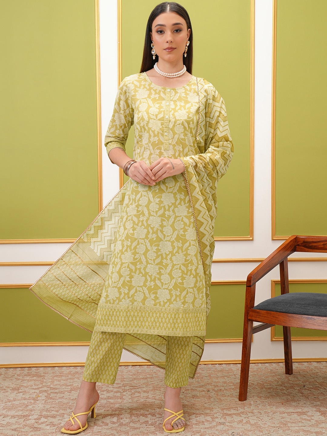 Vishudh Floral Printed Regular Pure Cotton Kurta with Trousers & With Dupatta, Olive
Vishudh Floral Printed Regular Pure Cotton Kurta with Trousers & With Dupatta, Olive