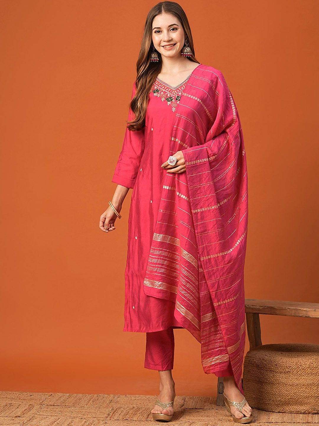 FASHOR Floral Embroidered Regular Zardozi Straight Kurta with Trousers & Dupatta, Fuchsia
FASHOR Floral Embroidered Regular Zardozi Straight Kurta with Trousers & Dupatta, Fuchsia