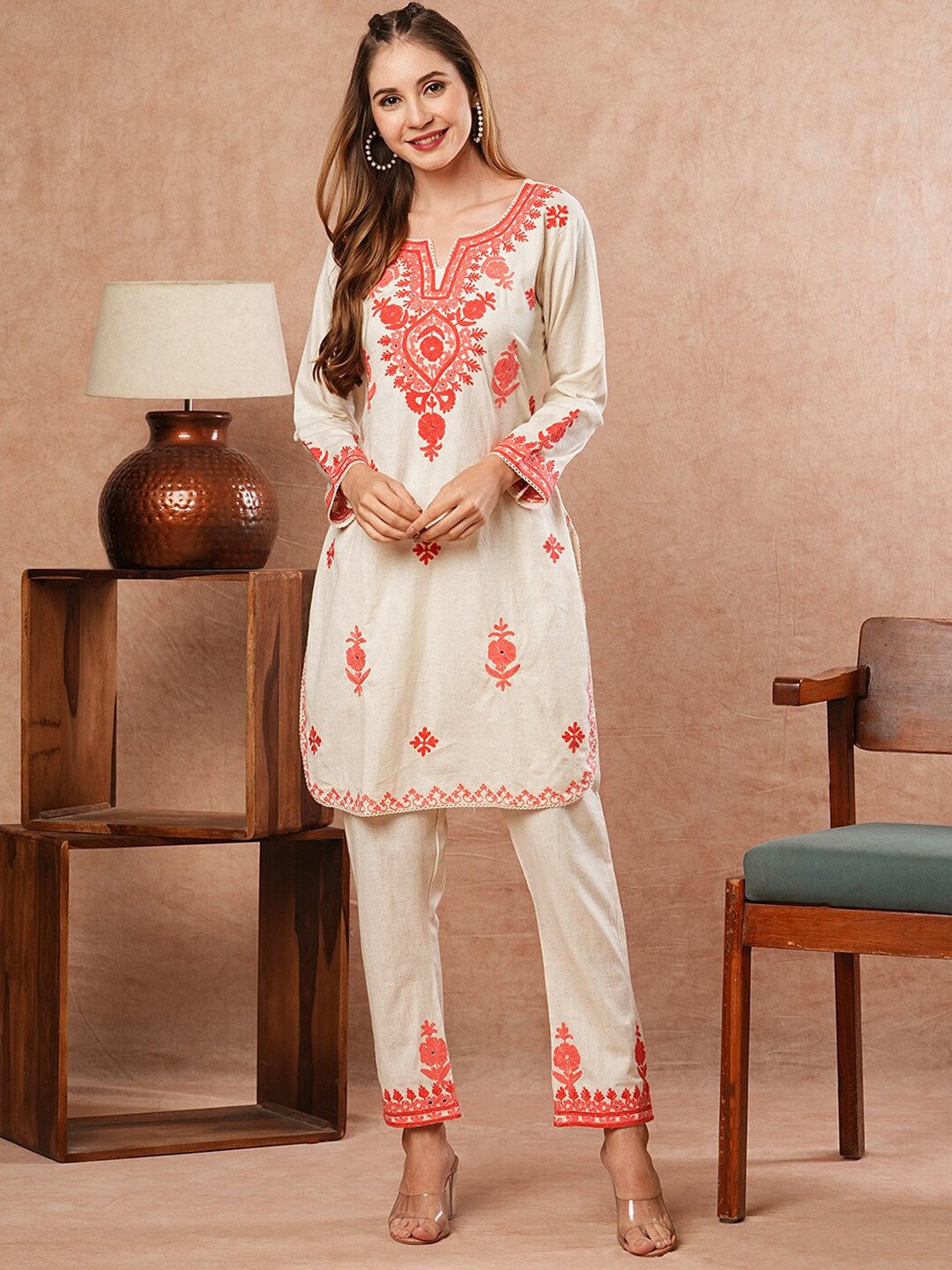 FASHOR Floral Embroidered Regular Mirror Work Pure Cotton Straight Kurta with Trousers, Off white
FASHOR Floral Embroidered Regular Mirror Work Pure Cotton Straight Kurta with Trousers, Off white