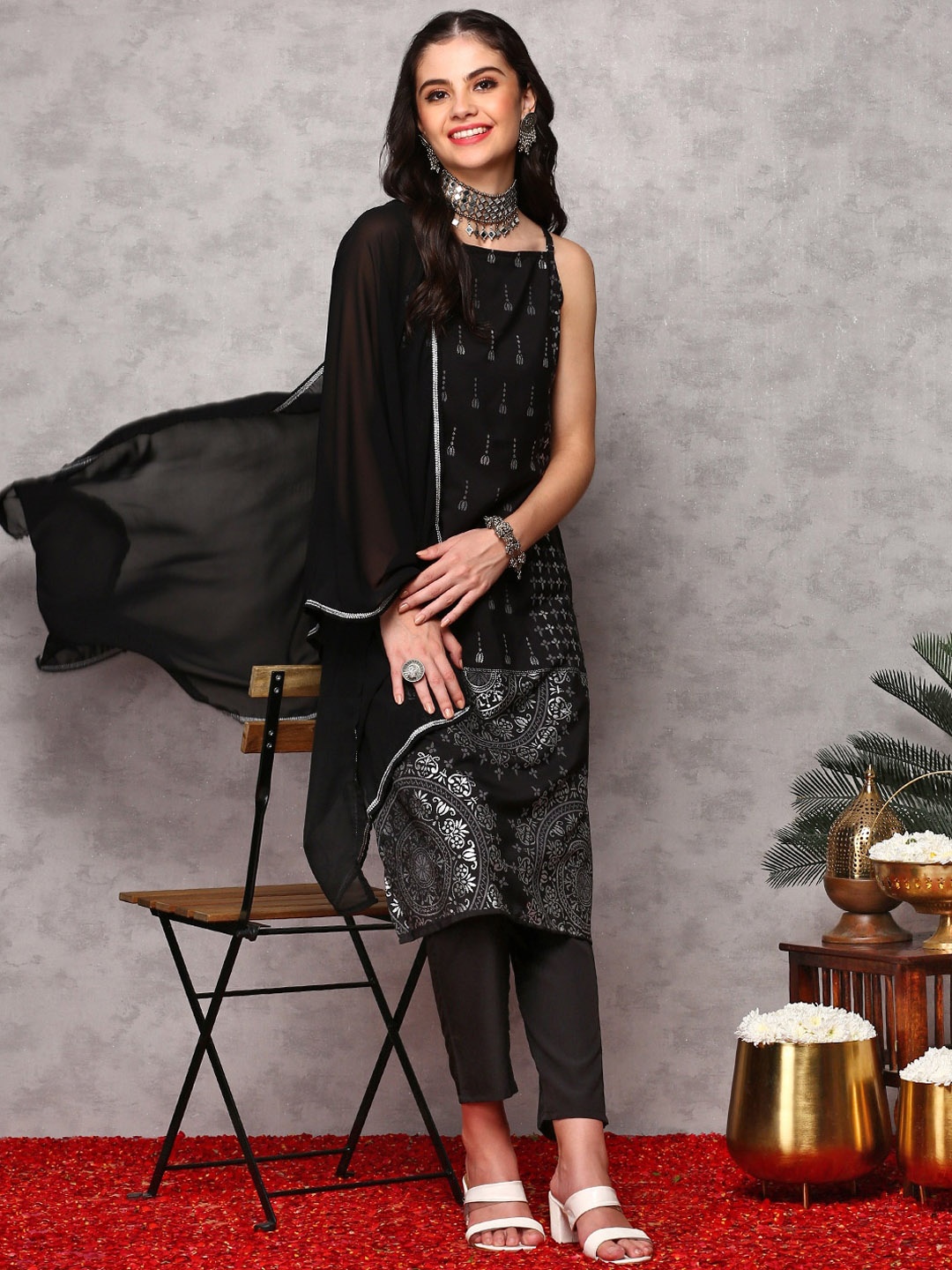 Ishin Ethnic Motif Printed Shoulder Straps Straight Kurta with Trousers & With Dupatta, Black
Ishin Ethnic Motif Printed Shoulder Straps Straight Kurta with Trousers & With Dupatta, Black