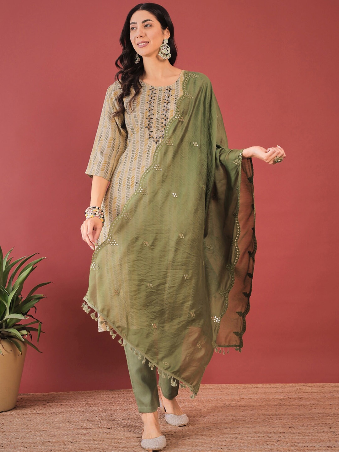 Anouk Ethnic Motifs Printed Round Neck Aari Work Kurta with Trousers & Dupatta, Green
Anouk Ethnic Motifs Printed Round Neck Aari Work Kurta with Trousers & Dupatta, Green