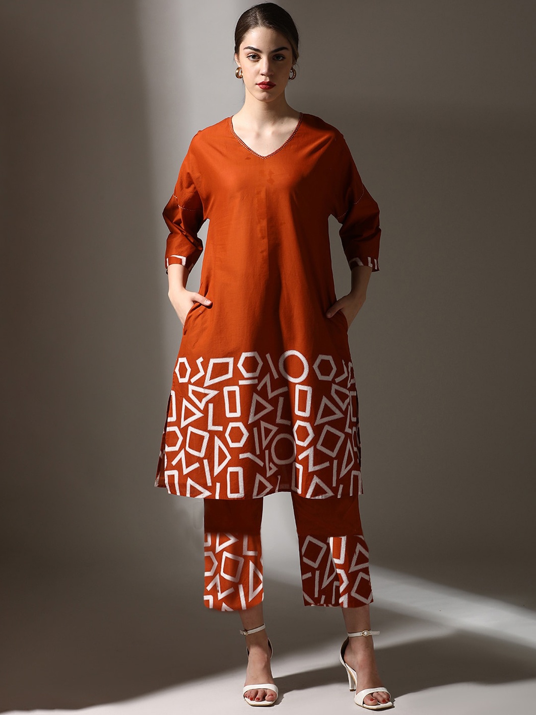 Dora Dori Relaxed Fit Abstract Printed Pure Cotton V-Neck Thread Work Kurta & Trouser, Rust
Dora Dori Relaxed Fit Abstract Printed Pure Cotton V-Neck Thread Work Kurta & Trouser, Rust