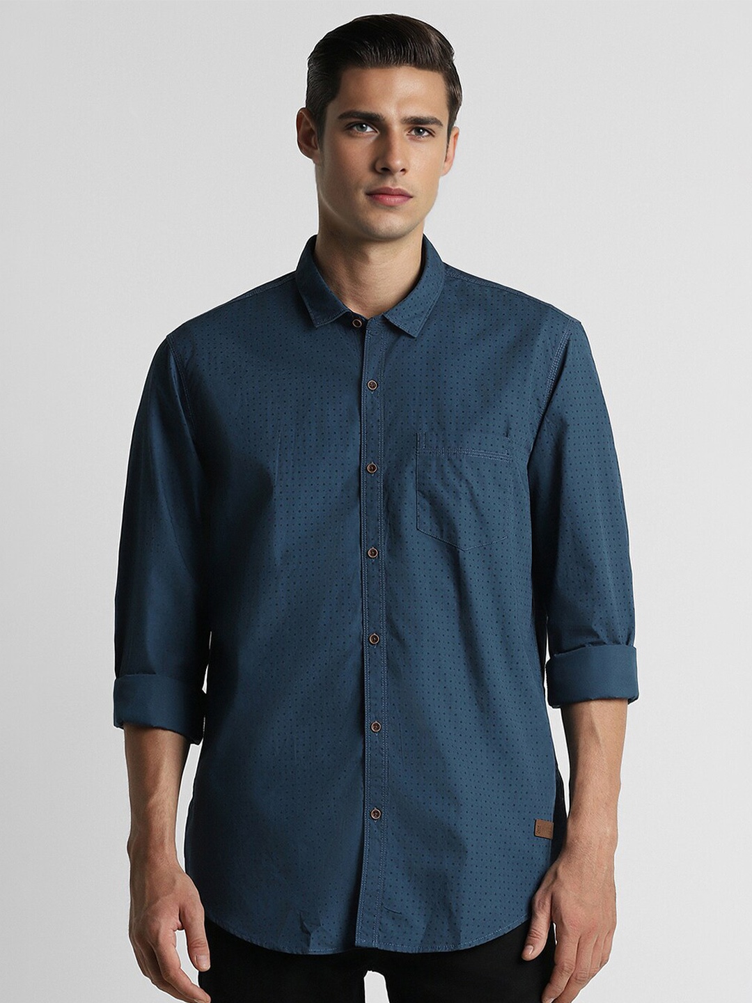 Peter England Casuals Men Slim Fit Micro Ditsy Printed Pure Cotton Casual Shirt, Blue
Peter England Casuals Men Slim Fit Micro Ditsy Printed Pure Cotton Casual Shirt, Blue