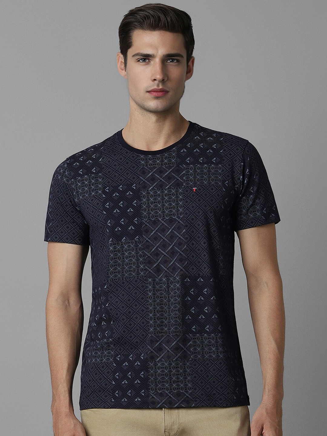 Louis Philippe Jeans Geometric Printed Pure Cotton Slim Fit T-shirt, Navy blue
Louis Philippe Jeans Geometric Printed Pure Cotton Slim Fit T-shirt, Navy blue
