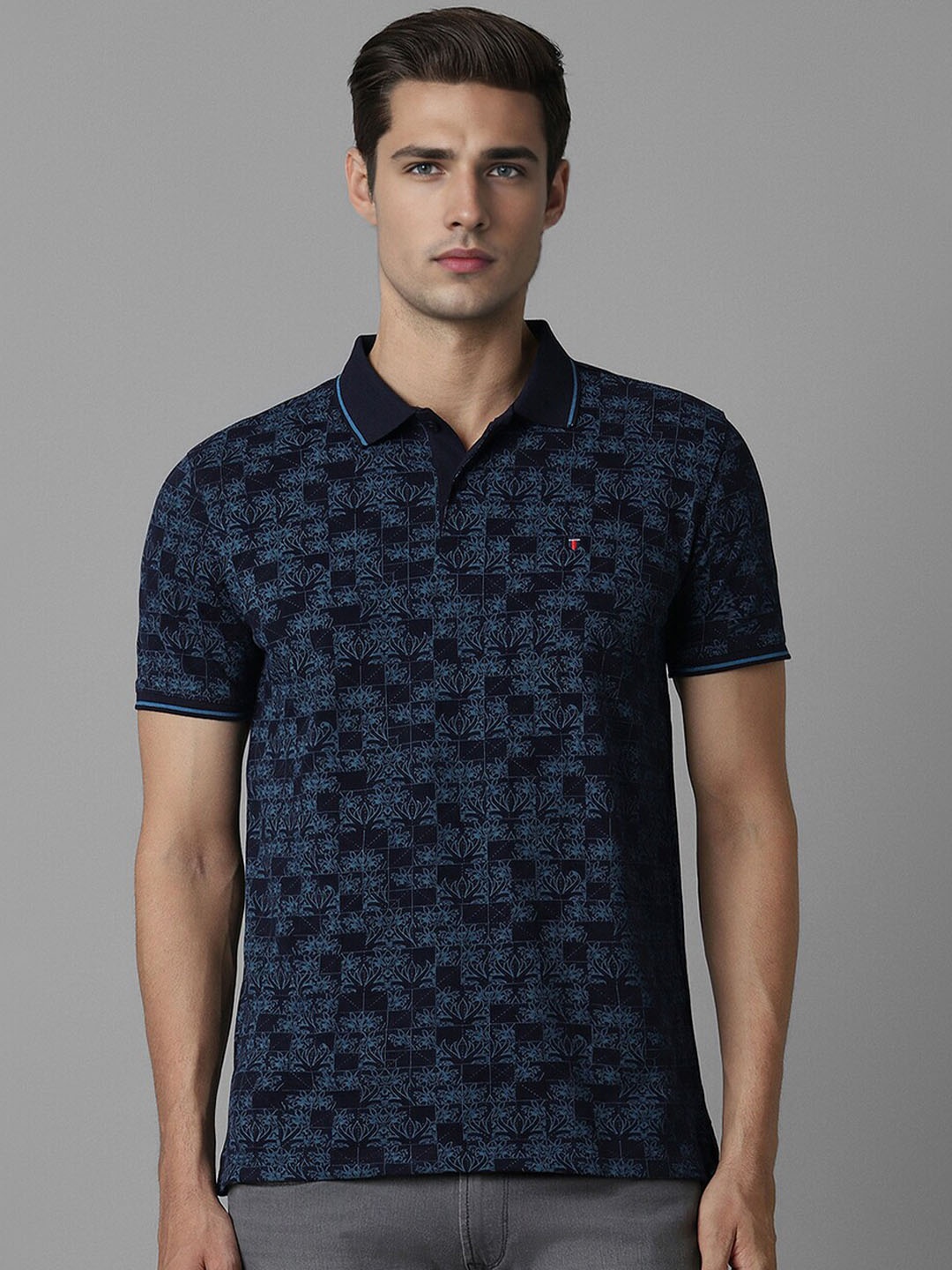 Louis Philippe Jeans Floral Printed Polo Collar Pure Cotton Slim Fit T-shirt, Navy blue
Louis Philippe Jeans Floral Printed Polo Collar Pure Cotton Slim Fit T-shirt, Navy blue