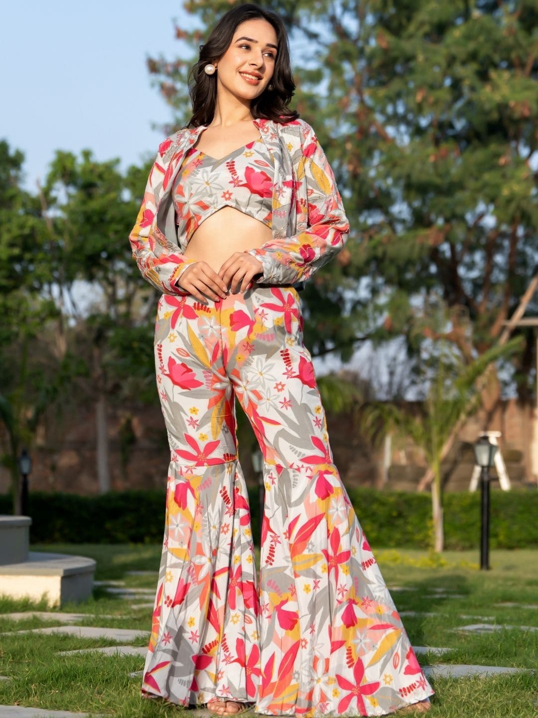 HOUSE OF JAMOTI Printed Shoulder Straps Pure Silk Crop Top, Jacket & Sharara, Grey
HOUSE OF JAMOTI Printed Shoulder Straps Pure Silk Crop Top, Jacket & Sharara, Grey