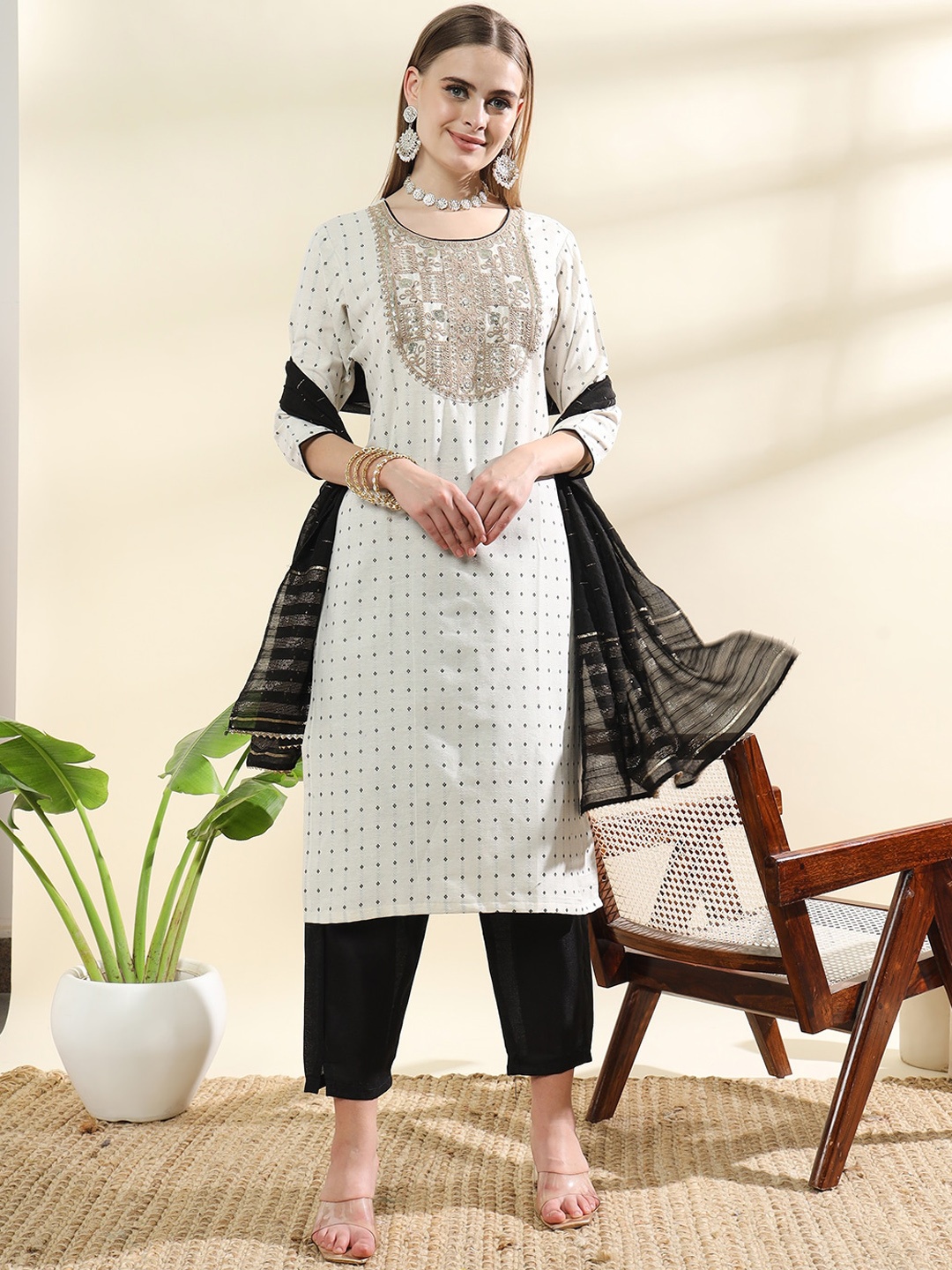 KALINI Round Neck Sequins Regular Cotton Silk Straight Kurta with Trousers & Dupatta, Black
KALINI Round Neck Sequins Regular Cotton Silk Straight Kurta with Trousers & Dupatta, Black