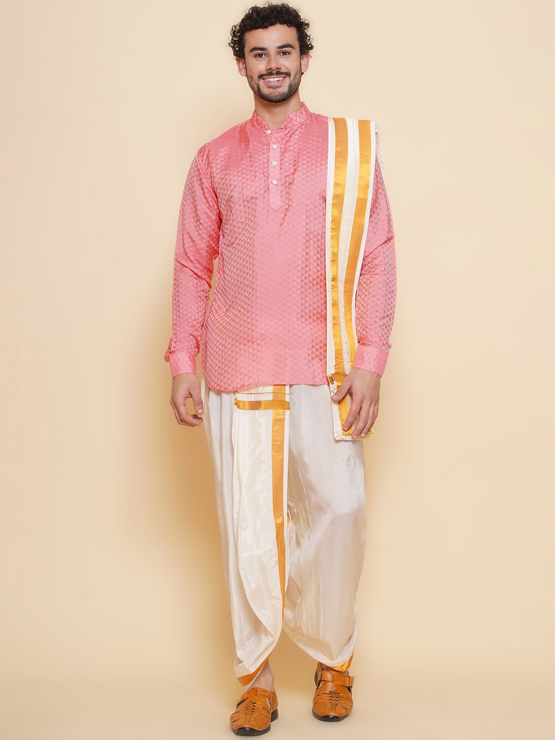 Sethukrishna Geometric Woven Design Straight Kurta With Dhoti Pants & Angavastram, Red
Sethukrishna Geometric Woven Design Straight Kurta With Dhoti Pants & Angavastram, Red