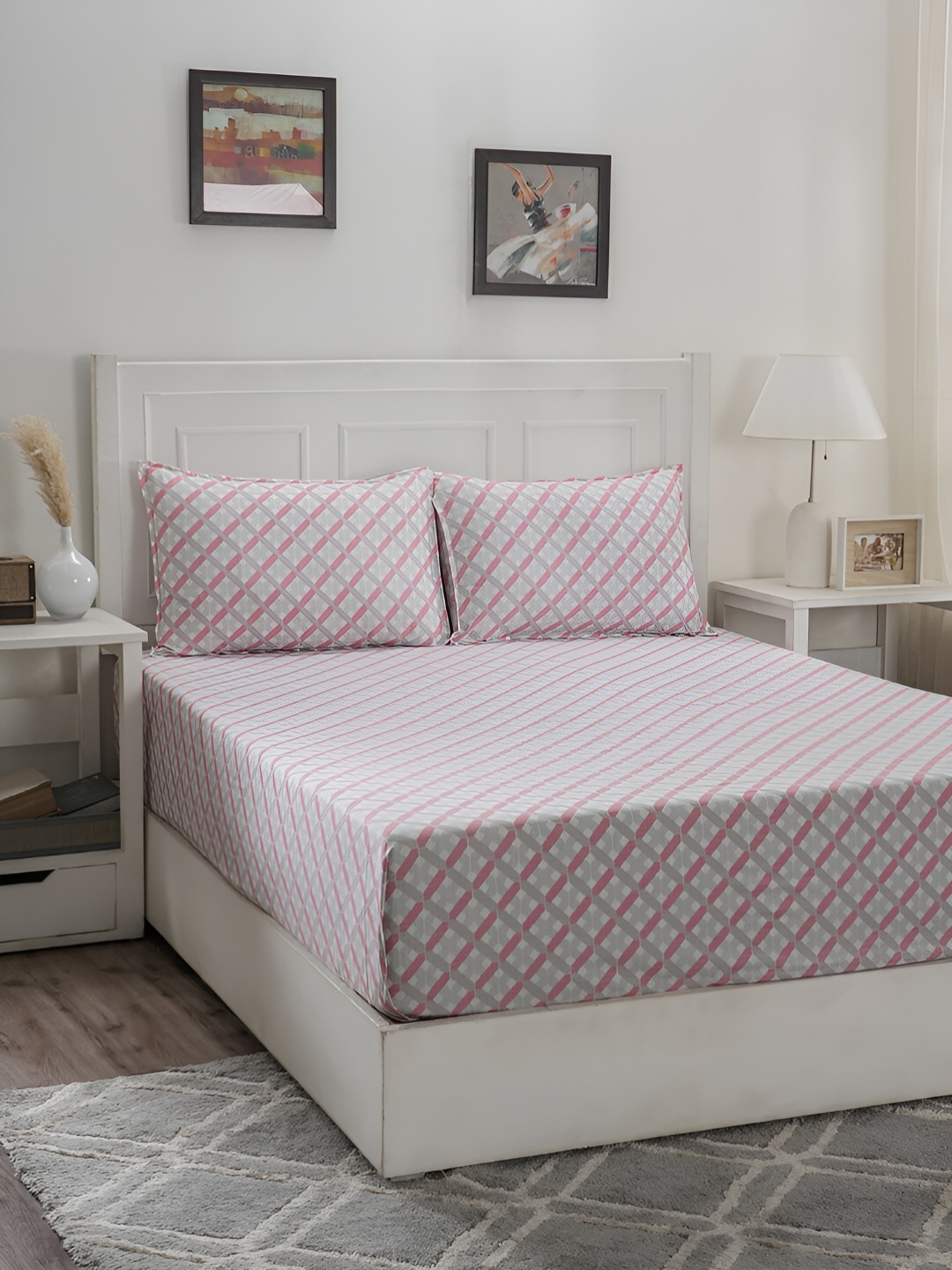 MASPAR Optimist Bloom Red & Grey Geometric Cotton 200TC King Bedsheet With 2 Pillow Covers
MASPAR Optimist Bloom Red & Grey Geometric Cotton 200TC King Bedsheet With 2 Pillow Covers