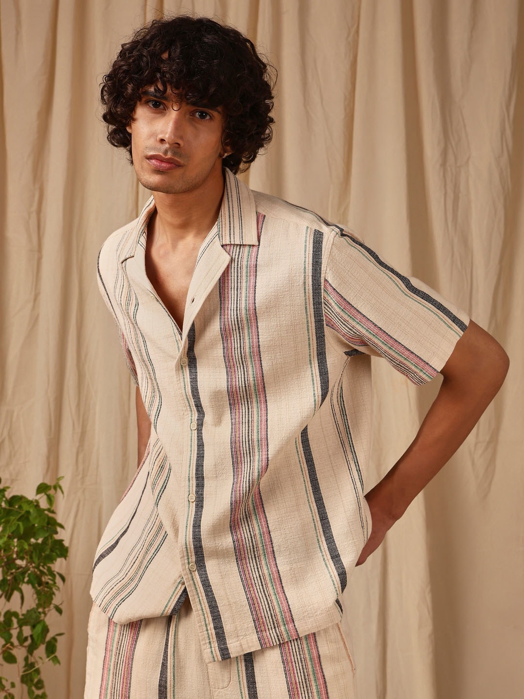 4 TRIPLE O FIVE O BY MUFTI Vertical Stripes Spread Collar Short Sleeves Oversized Cotton Casual Shirt, Beige
4 TRIPLE O FIVE O BY MUFTI Vertical Stripes Spread Collar Short Sleeves Oversized Cotton Casual Shirt, Beige