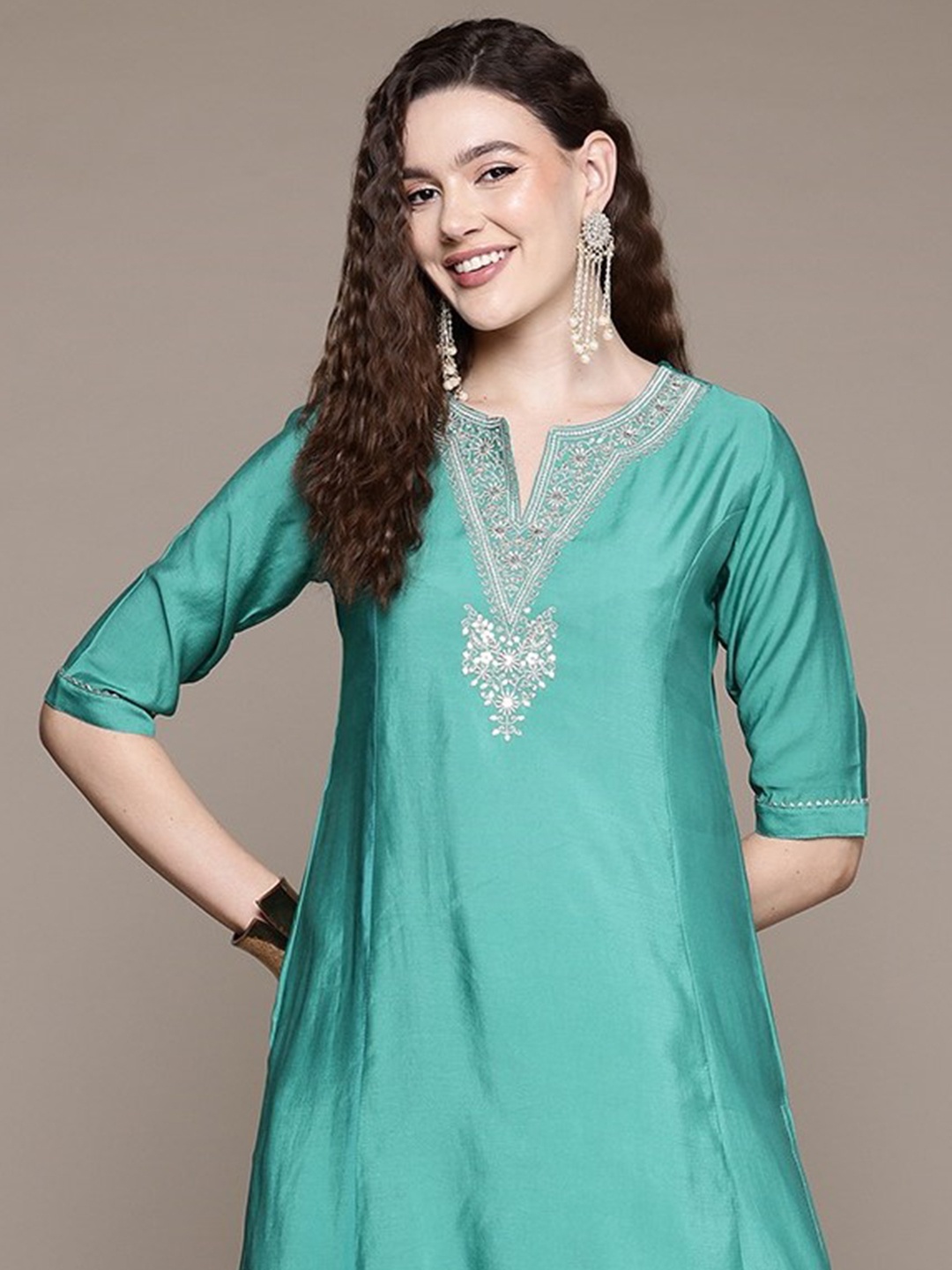 Readiprint Women Floral Embroidered Regular Sequinned Pure Silk Kurta with Trousers, Turquoise blue
Readiprint Women Floral Embroidered Regular Sequinned Pure Silk Kurta with Trousers, Turquoise blue