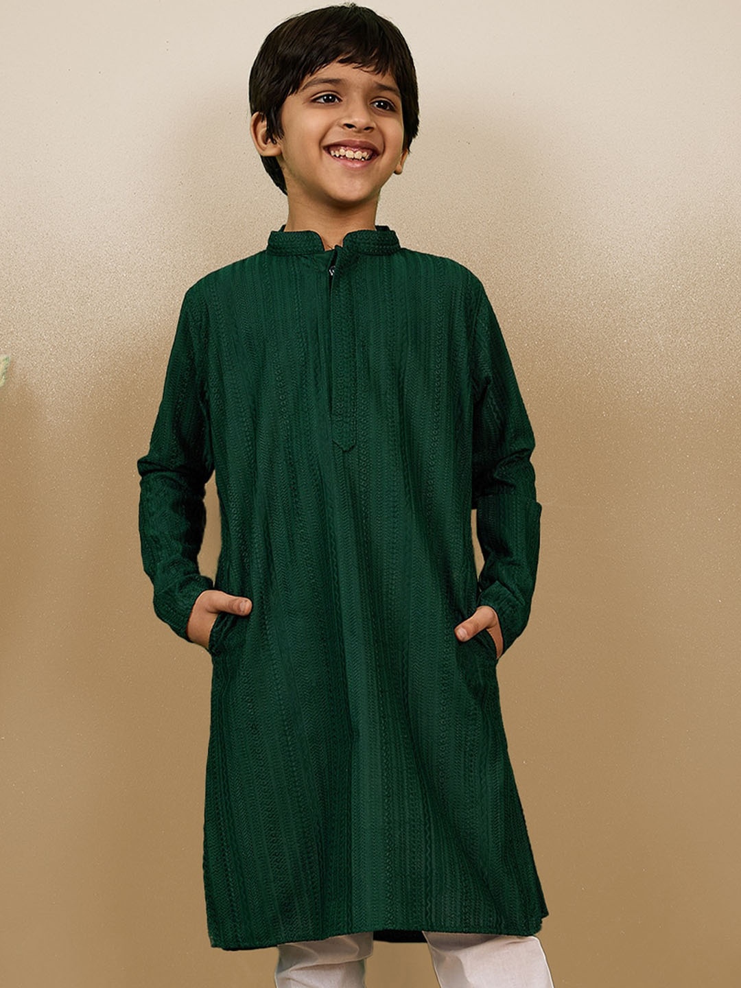 Sanwara Boys Geometric Woven Design Chikankari Mandarin Collar Cotton Straight Kurta, Green
Sanwara Boys Geometric Woven Design Chikankari Mandarin Collar Cotton Straight Kurta, Green