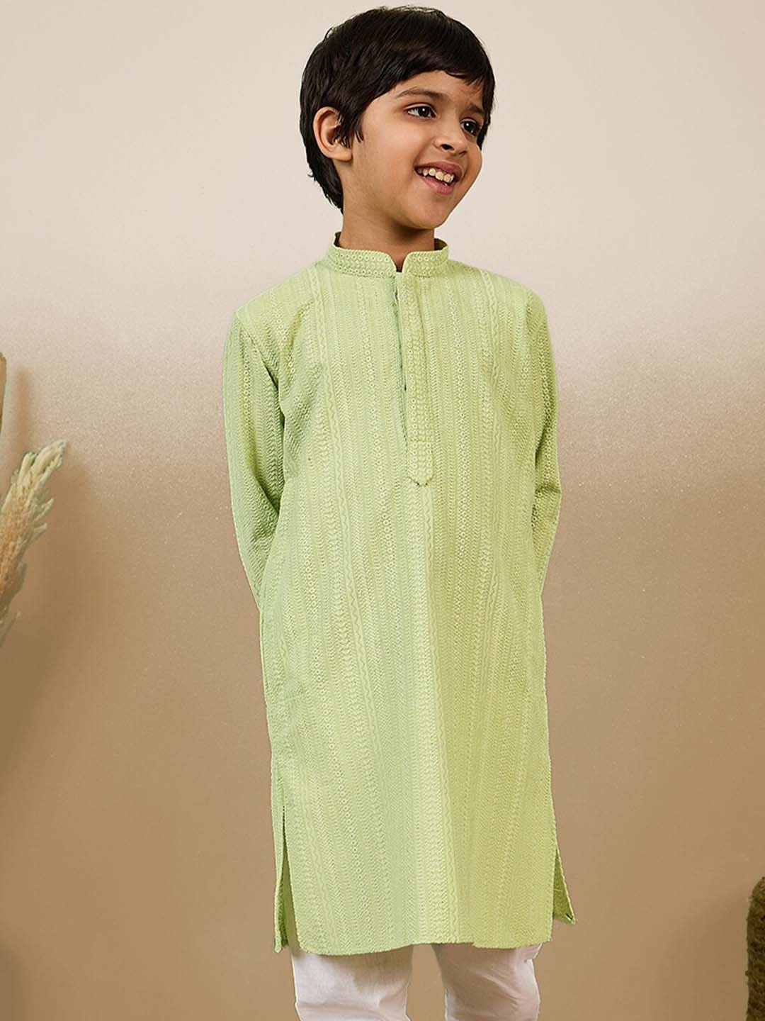 Sanwara Boys Geometric Woven Design Mandarin Collar Chikankari Straight Kurta, Green
Sanwara Boys Geometric Woven Design Mandarin Collar Chikankari Straight Kurta, Green