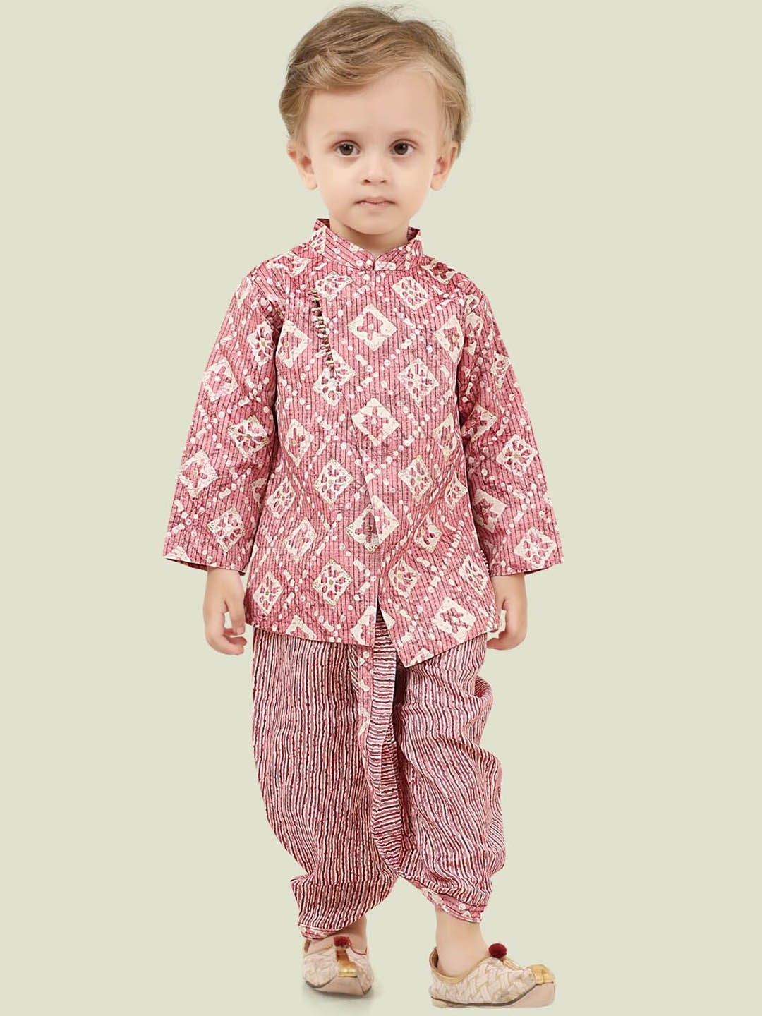 Ethniks Neu-Ron Boys Ethnic Motifs Printed Pure Cotton StraightKurta with Dhoti Pants, Pink
Ethniks Neu-Ron Boys Ethnic Motifs Printed Pure Cotton StraightKurta with Dhoti Pants, Pink