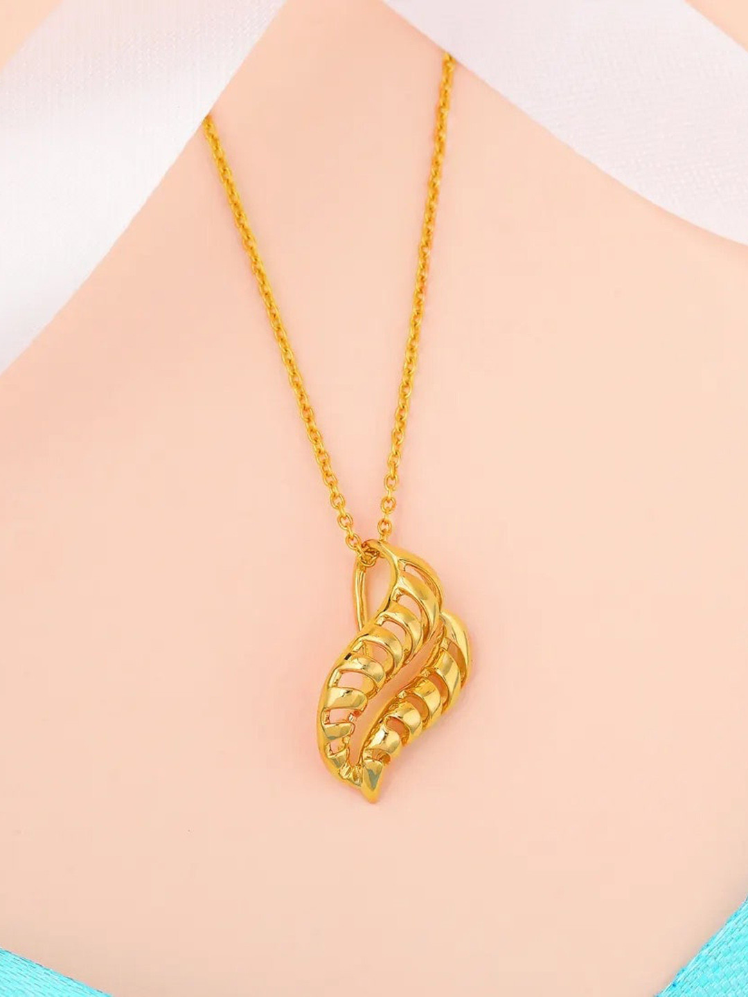 CANDERE A KALYAN JEWELLERS COMPANY 18KT (750) BIS Hallmark Gold Pendant-1.25 gm
CANDERE A KALYAN JEWELLERS COMPANY 18KT (750) BIS Hallmark Gold Pendant-1.25 gm