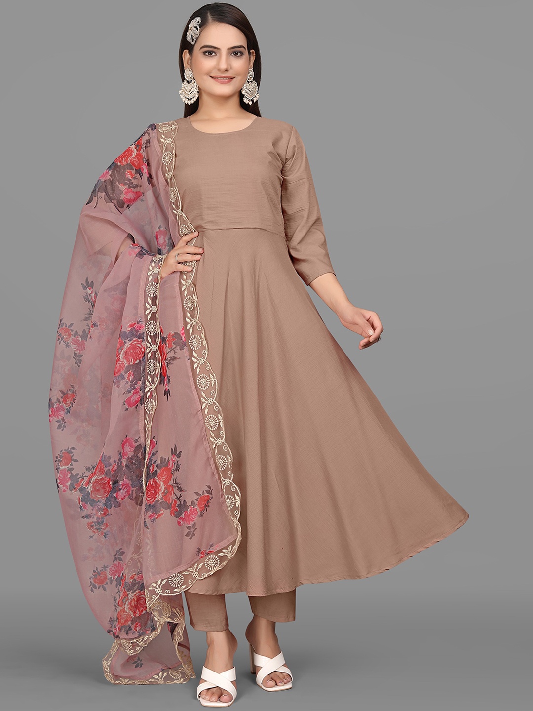 mimi design Round Neck Three-Quarter Sleeves Kurta with Harem Pants & With Dupatta, Brown
mimi design Round Neck Three-Quarter Sleeves Kurta with Harem Pants & With Dupatta, Brown