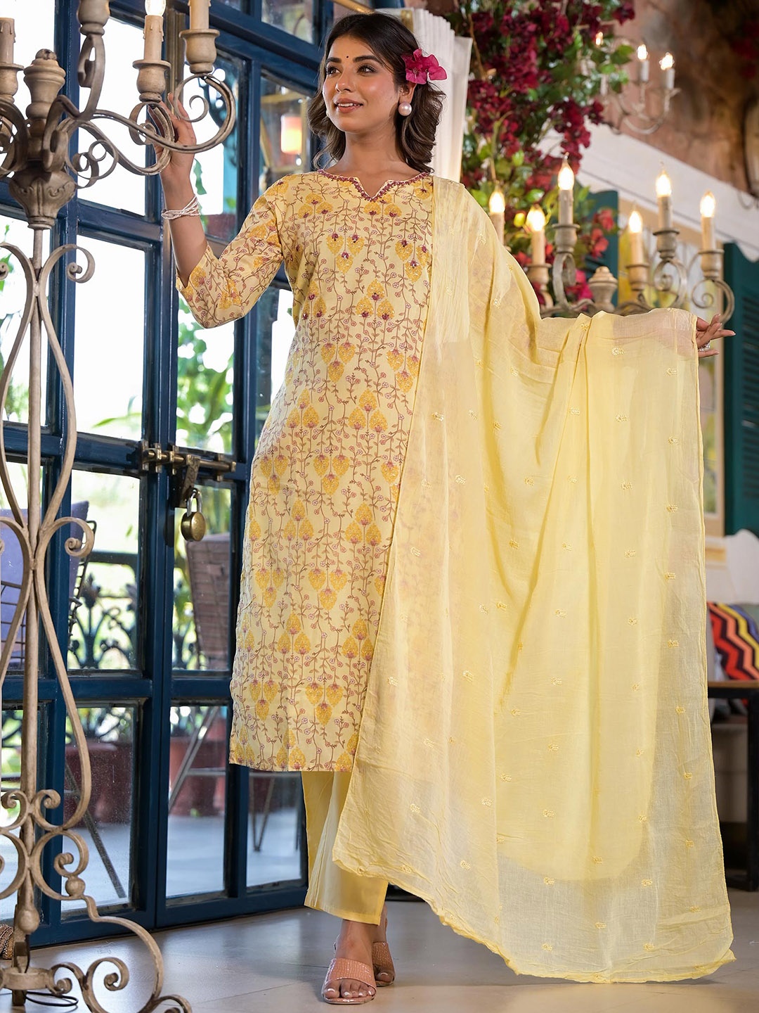 Peachmode Floral Printed Regular Thread Work Pure Cotton Kurta with Trousers & Dupatta, Yellow
Peachmode Floral Printed Regular Thread Work Pure Cotton Kurta with Trousers & Dupatta, Yellow