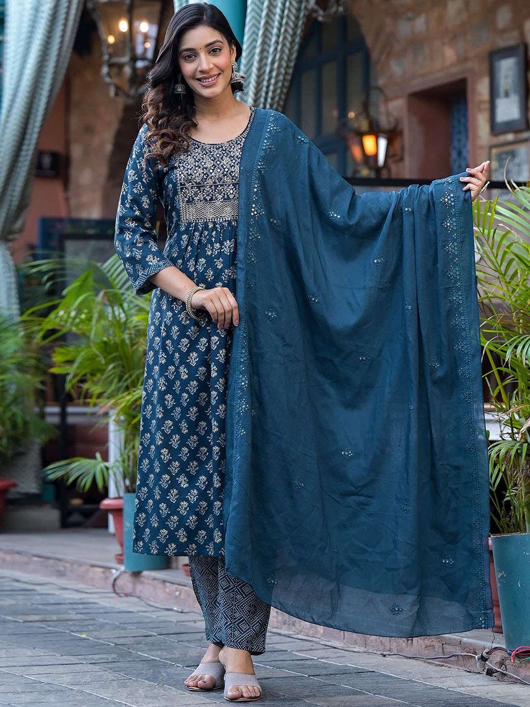 Peachmode Round Neck Floral Printed Straight Kurta with Trouser & Dupatta, Navy blue
Peachmode Round Neck Floral Printed Straight Kurta with Trouser & Dupatta, Navy blue