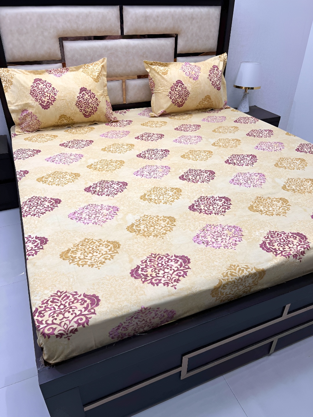 Pure Decor Gold-Toned Ethnic Motifs 330 TC Pure Cotton King Bedsheet with 2 Pillow Covers
Pure Decor Gold-Toned Ethnic Motifs 330 TC Pure Cotton King Bedsheet with 2 Pillow Covers