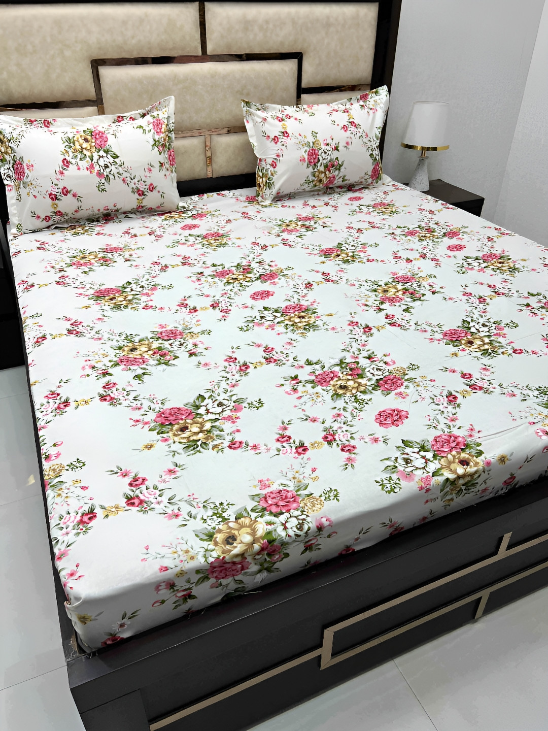 Pure Decor White & Red Floral 330 TC Pure Cotton King Bedsheet with 2 Pillow Covers
Pure Decor White & Red Floral 330 TC Pure Cotton King Bedsheet with 2 Pillow Covers