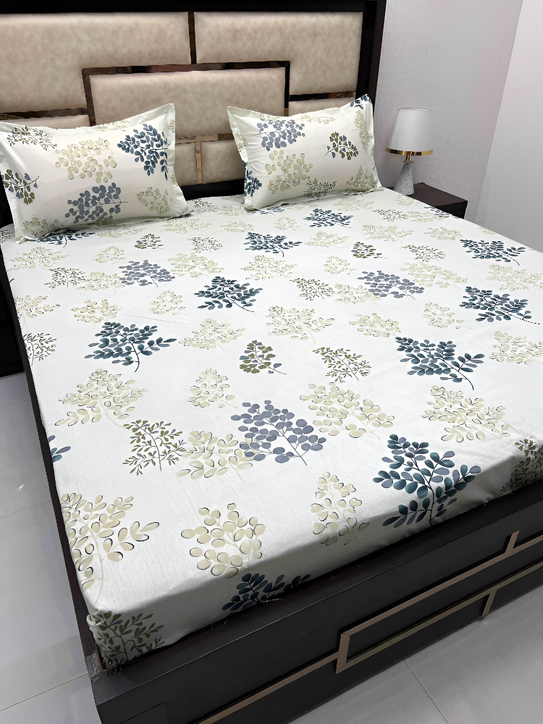 Pure Decor Green & White Floral 330 TC Pure Cotton King Bedsheet with 2 Pillow Covers
Pure Decor Green & White Floral 330 TC Pure Cotton King Bedsheet with 2 Pillow Covers