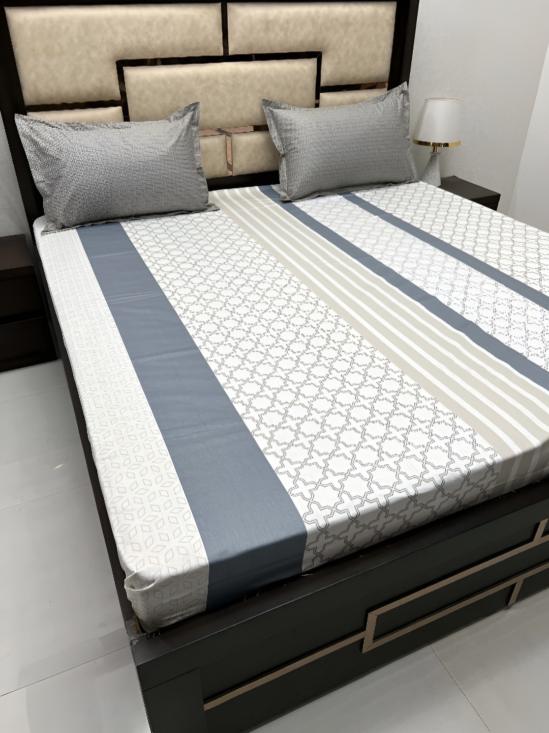Pure Decor White & Grey Geometric Cotton 350 TC King Bedsheet With 2 Pillow Covers
Pure Decor White & Grey Geometric Cotton 350 TC King Bedsheet With 2 Pillow Covers