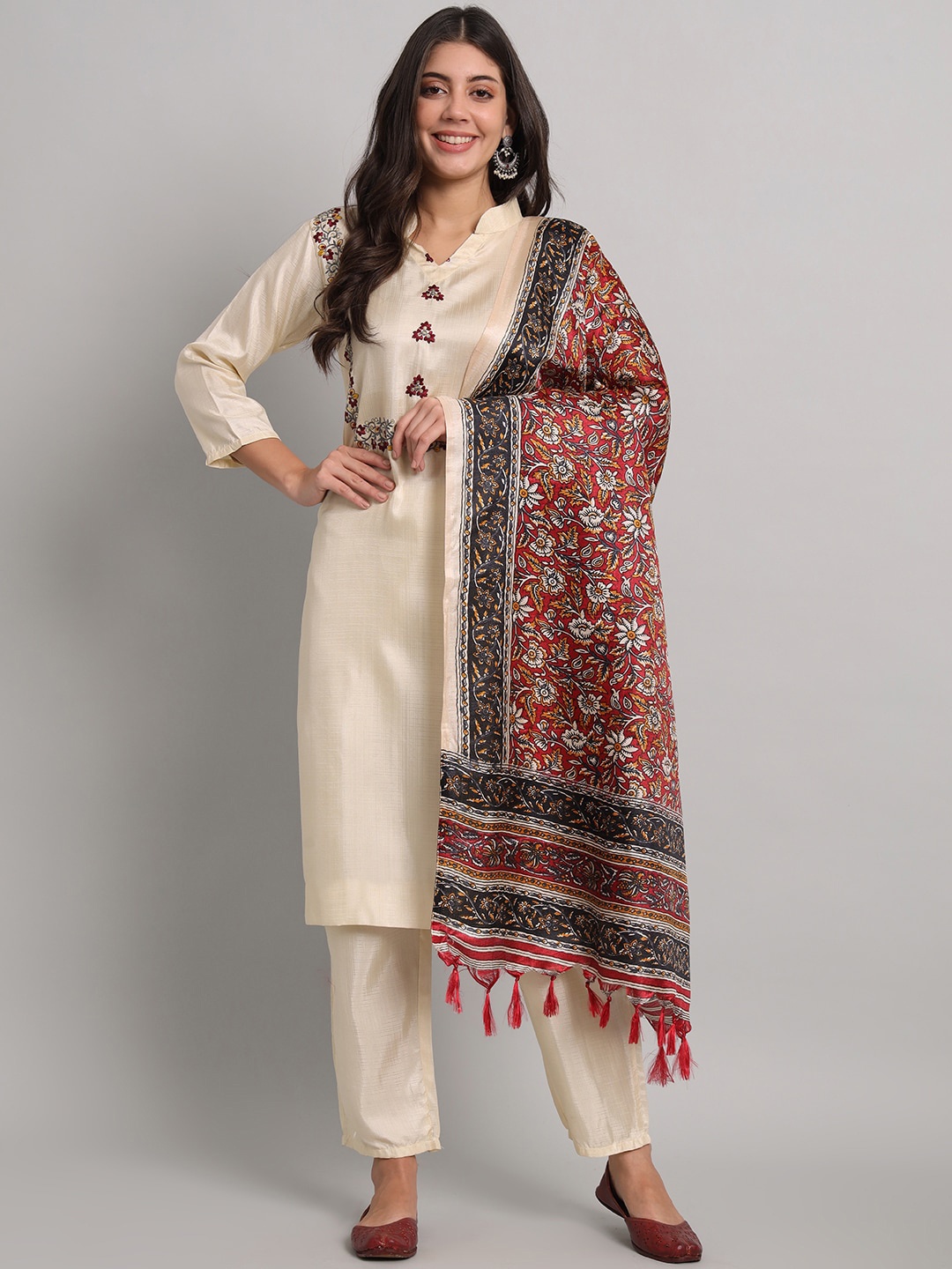 S.K.C Ethnic Motifs Embroidered Regular Kurta with Pyjamas & With Dupatta, Off white
S.K.C Ethnic Motifs Embroidered Regular Kurta with Pyjamas & With Dupatta, Off white