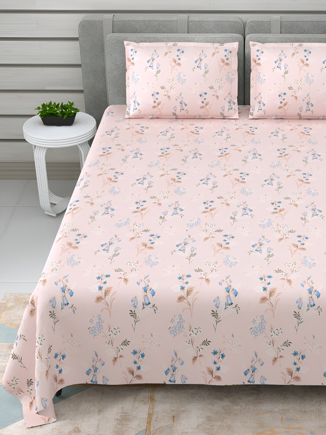 DREAM WEAVERZ Pink & Blue Floral 220 TC Super King Bedsheet with 2 Pillow Covers
DREAM WEAVERZ Pink & Blue Floral 220 TC Super King Bedsheet with 2 Pillow Covers
