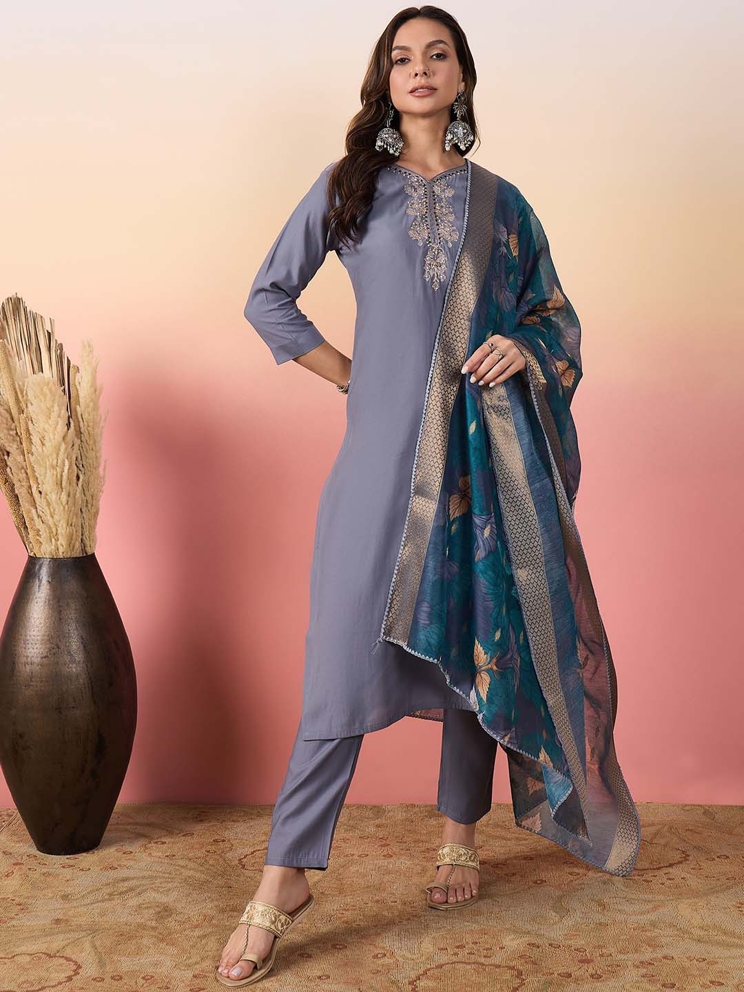 Ariya Prints Floral Yoke Design Thread Work V-Neck Pure Silk Straight Kurta Set, Grey
Ariya Prints Floral Yoke Design Thread Work V-Neck Pure Silk Straight Kurta Set, Grey