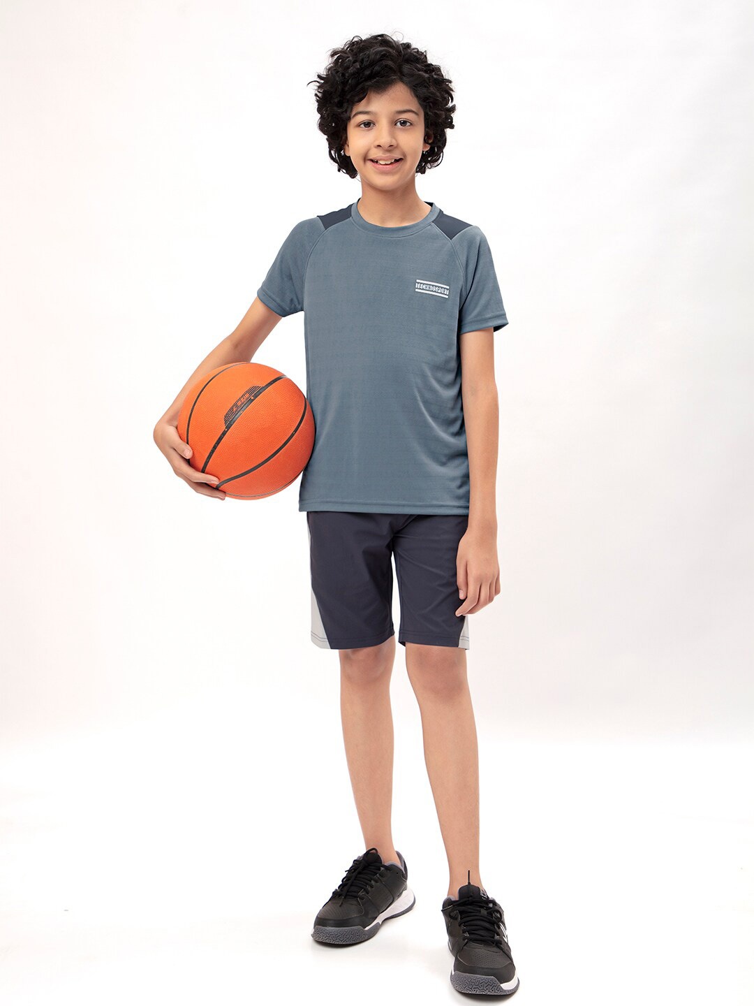 Technosport Boys Colourblocked Round Neck Short Sleeves Double Cool Slim Fit T-shirt, Grey
Technosport Boys Colourblocked Round Neck Short Sleeves Double Cool Slim Fit T-shirt, Grey