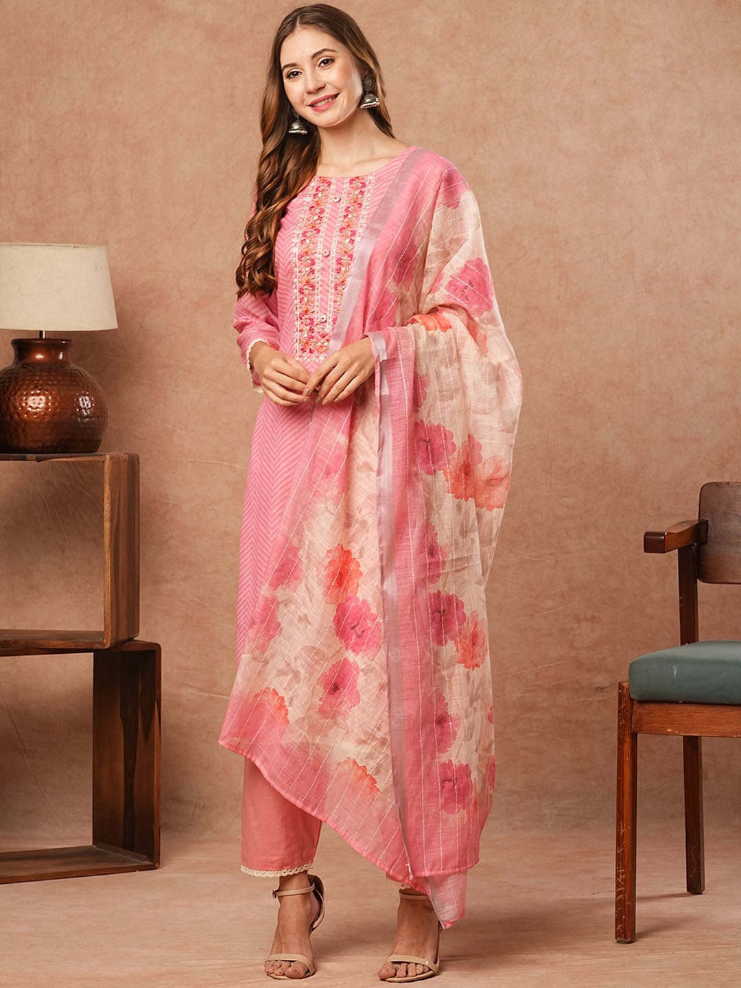 FASHOR Embroidered Printed Round Neck Thread Work Linen Kurta with Trousers & With Dupatta, Pink
FASHOR Embroidered Printed Round Neck Thread Work Linen Kurta with Trousers & With Dupatta, Pink