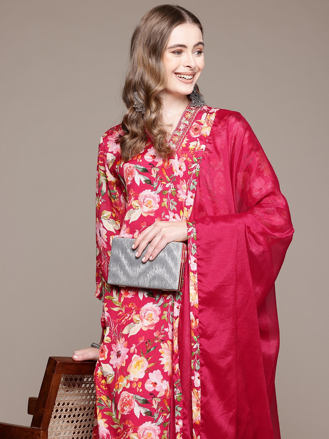 Readiprint Women Floral Printed Regular Thread Work Pure Silk Kurta with Trousers & With Dupatta, Pink
Readiprint Women Floral Printed Regular Thread Work Pure Silk Kurta with Trousers & With Dupatta, Pink