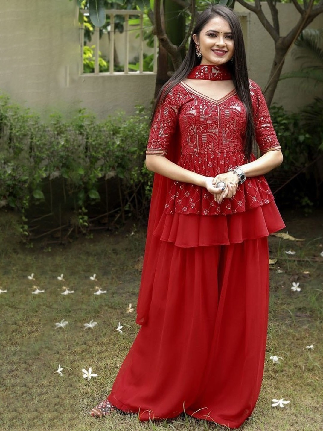 Fashionuma Floral Embroidered Regular Thread Work Kurti with Sharara & With Dupatta, Red
Fashionuma Floral Embroidered Regular Thread Work Kurti with Sharara & With Dupatta, Red