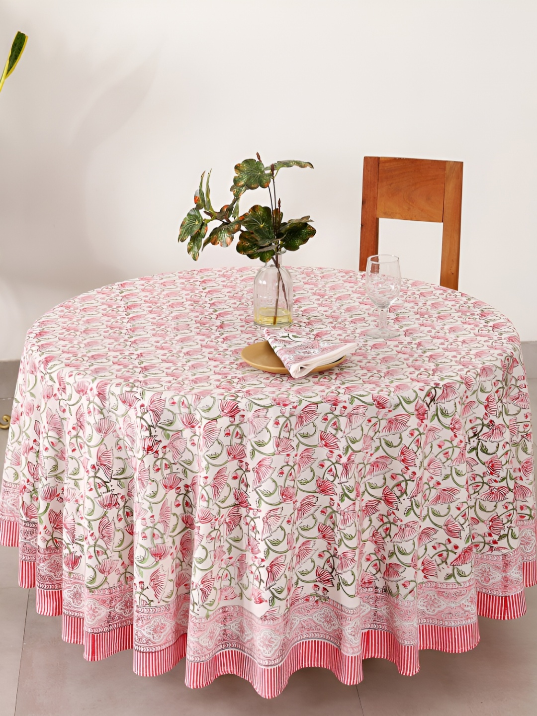 HANDICRAFT PALACE Pink Floral Printed Cotton 8 Seater Round Table Cover With Napkin Set
HANDICRAFT PALACE Pink Floral Printed Cotton 8 Seater Round Table Cover With Napkin Set