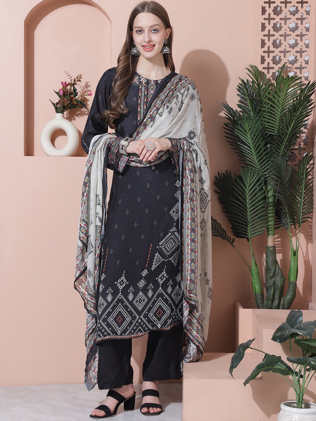 Stylee LIFESTYLE Ethnic Motifs Embroidered Pure Silk Unstitched Dress Material, Charcoal
Stylee LIFESTYLE Ethnic Motifs Embroidered Pure Silk Unstitched Dress Material, Charcoal