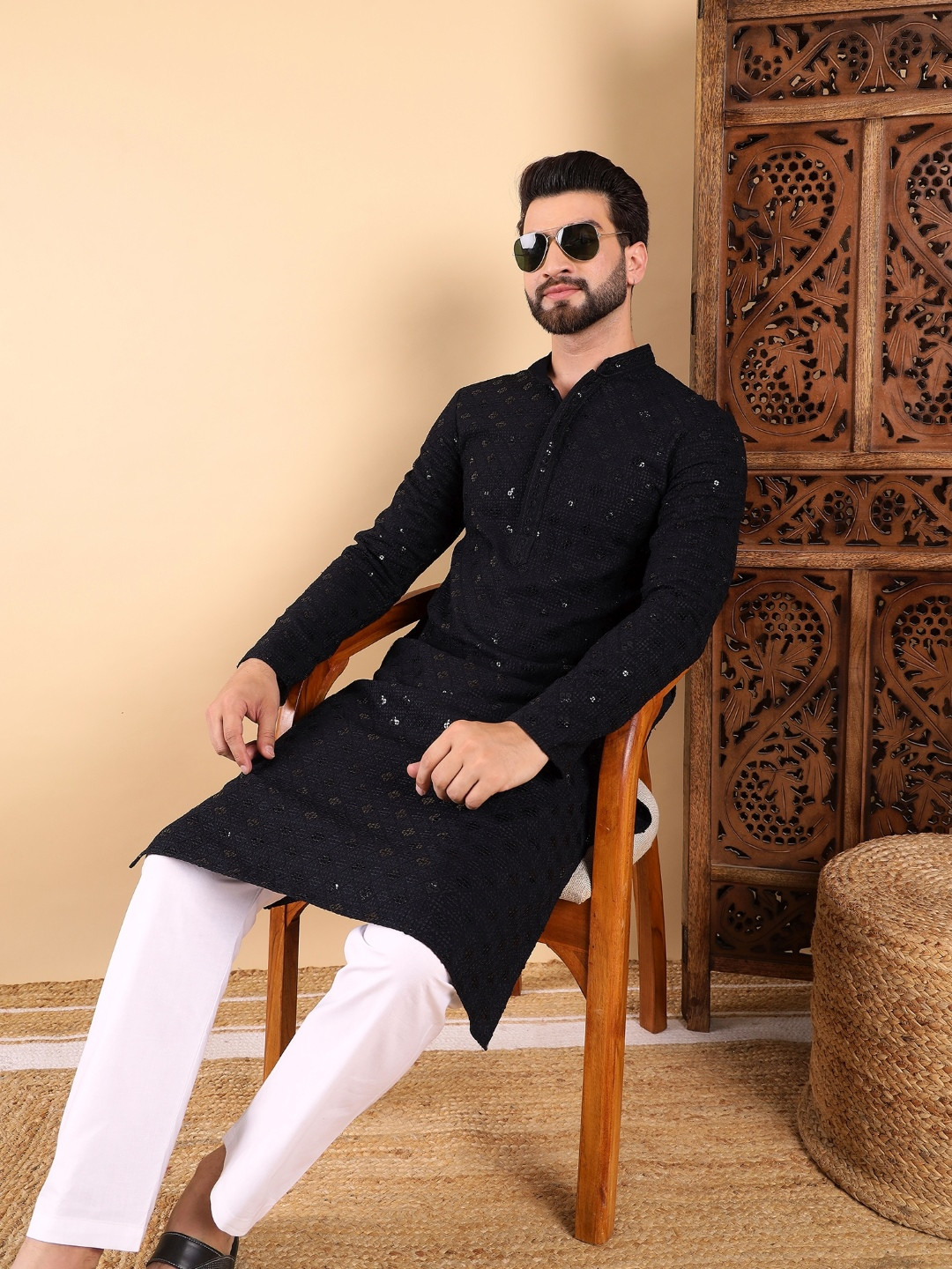 Ethnic Bay Floral Embroidered Mandarin Collar Thread Work Straight Kurta, Black
Ethnic Bay Floral Embroidered Mandarin Collar Thread Work Straight Kurta, Black