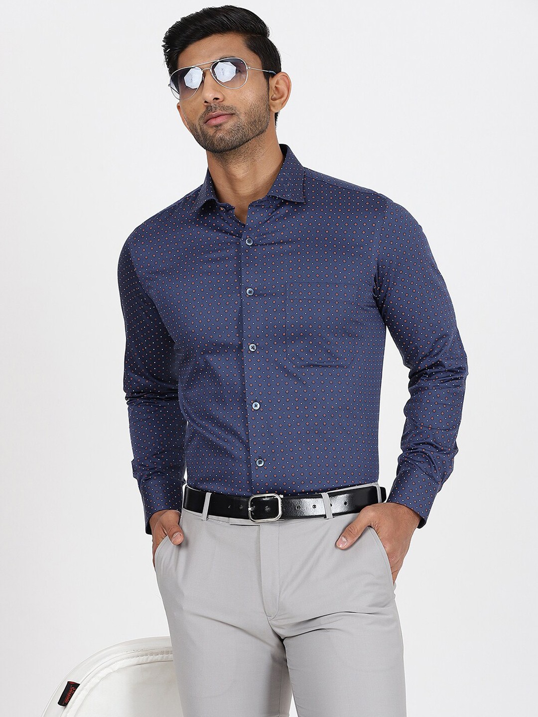 METAL Micro Ditsy Printed Spread Collar Curved Cotton Slim Fit Formal Shirt, Navy blue
METAL Micro Ditsy Printed Spread Collar Curved Cotton Slim Fit Formal Shirt, Navy blue