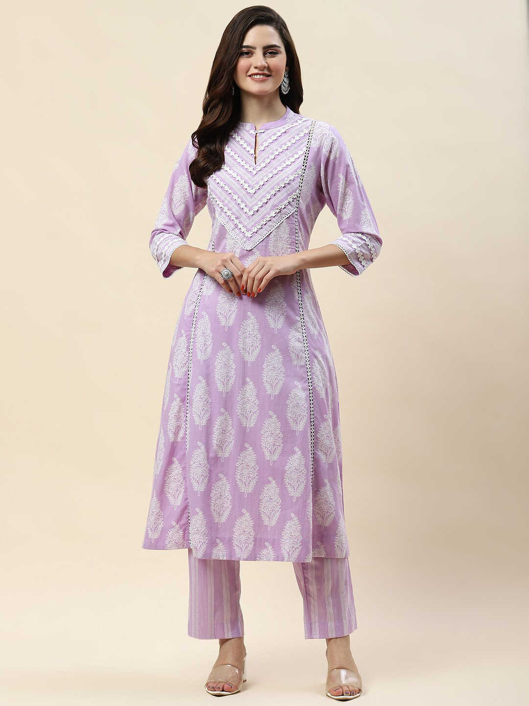 Meena Bazaar Floral Printed Band Collar Thread Work Straight Kurta with Trousers, Purple
Meena Bazaar Floral Printed Band Collar Thread Work Straight Kurta with Trousers, Purple