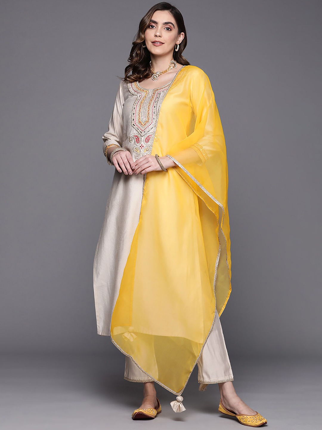 Indo Era Ethnic Motifs Yoke Design Thread Work Liva Straight Kurta with Trousers & Dupatta, Off white
Indo Era Ethnic Motifs Yoke Design Thread Work Liva Straight Kurta with Trousers & Dupatta, Off white