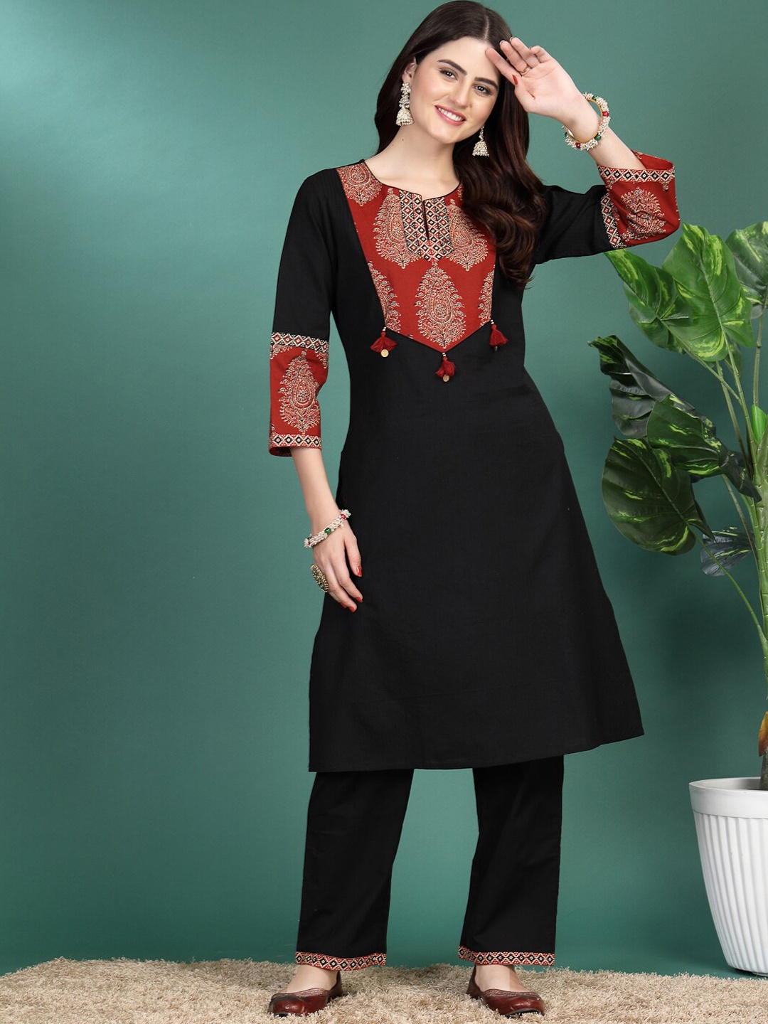 Nayam By Lakshita Floral Printed Sequinned Regular Straight Kurta & Palazzos, Maroon
Nayam By Lakshita Floral Printed Sequinned Regular Straight Kurta & Palazzos, Maroon